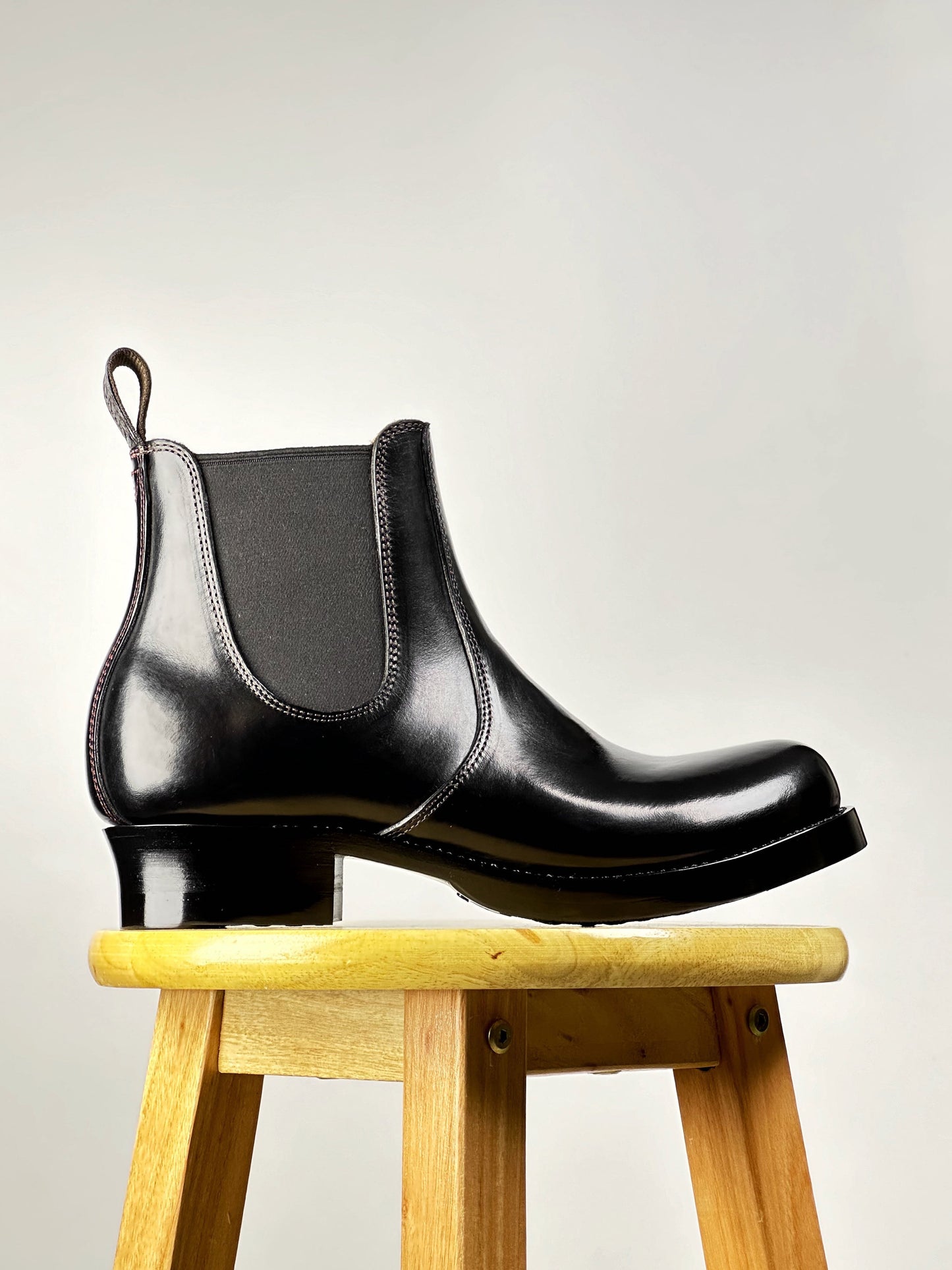 2615-Chelsea boots MTO- Black Maryam Horsebutt oiled and waxy with hand painting-V6 Last