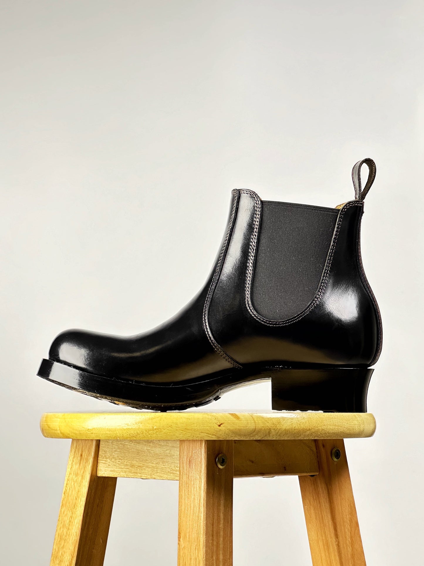 2615-Chelsea boots MTO- Black Maryam Horsebutt oiled and waxy with hand painting-V6 Last