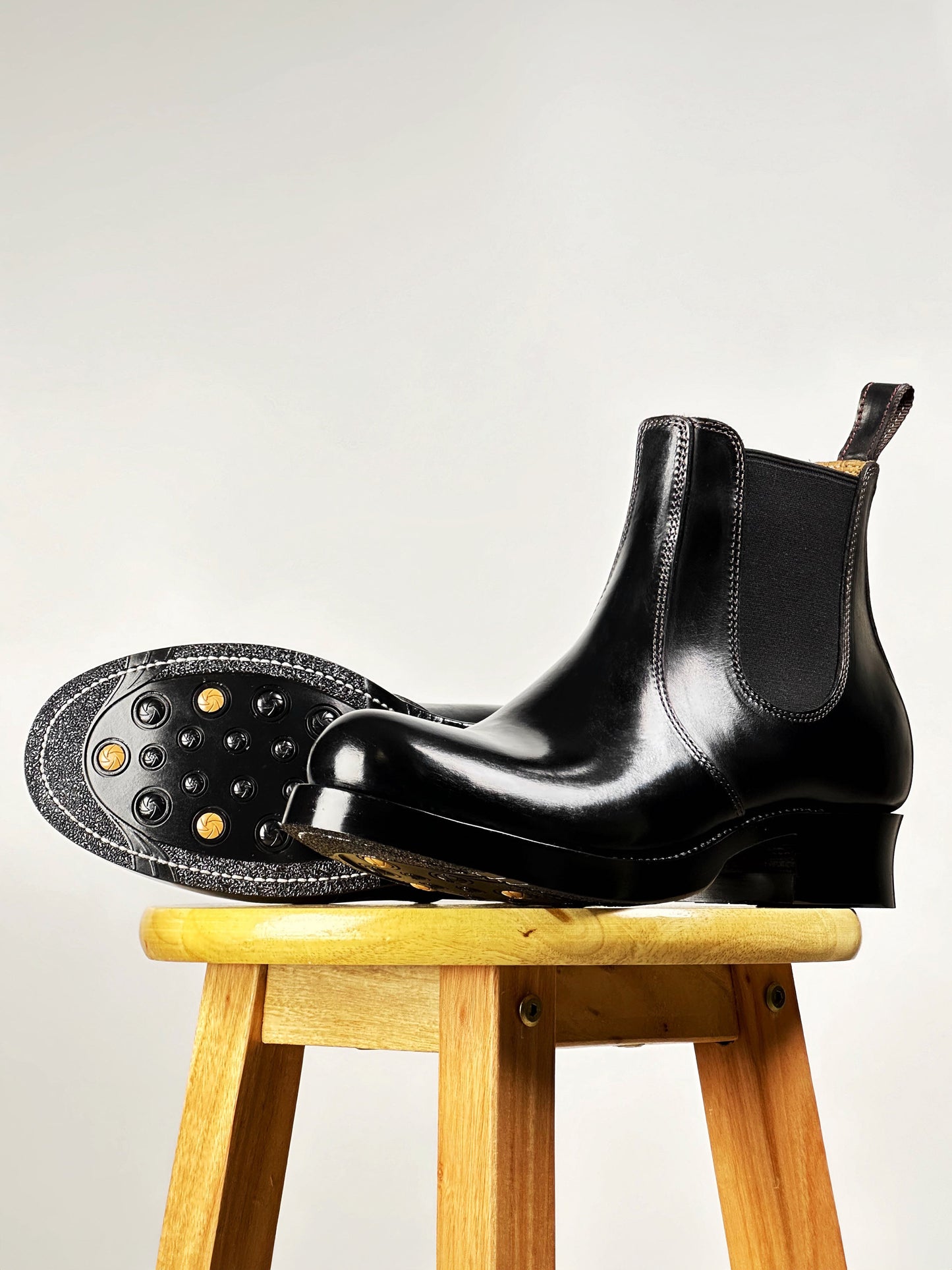 2615-Chelsea boots MTO- Black Maryam Horsebutt oiled and waxy with hand painting-V6 Last