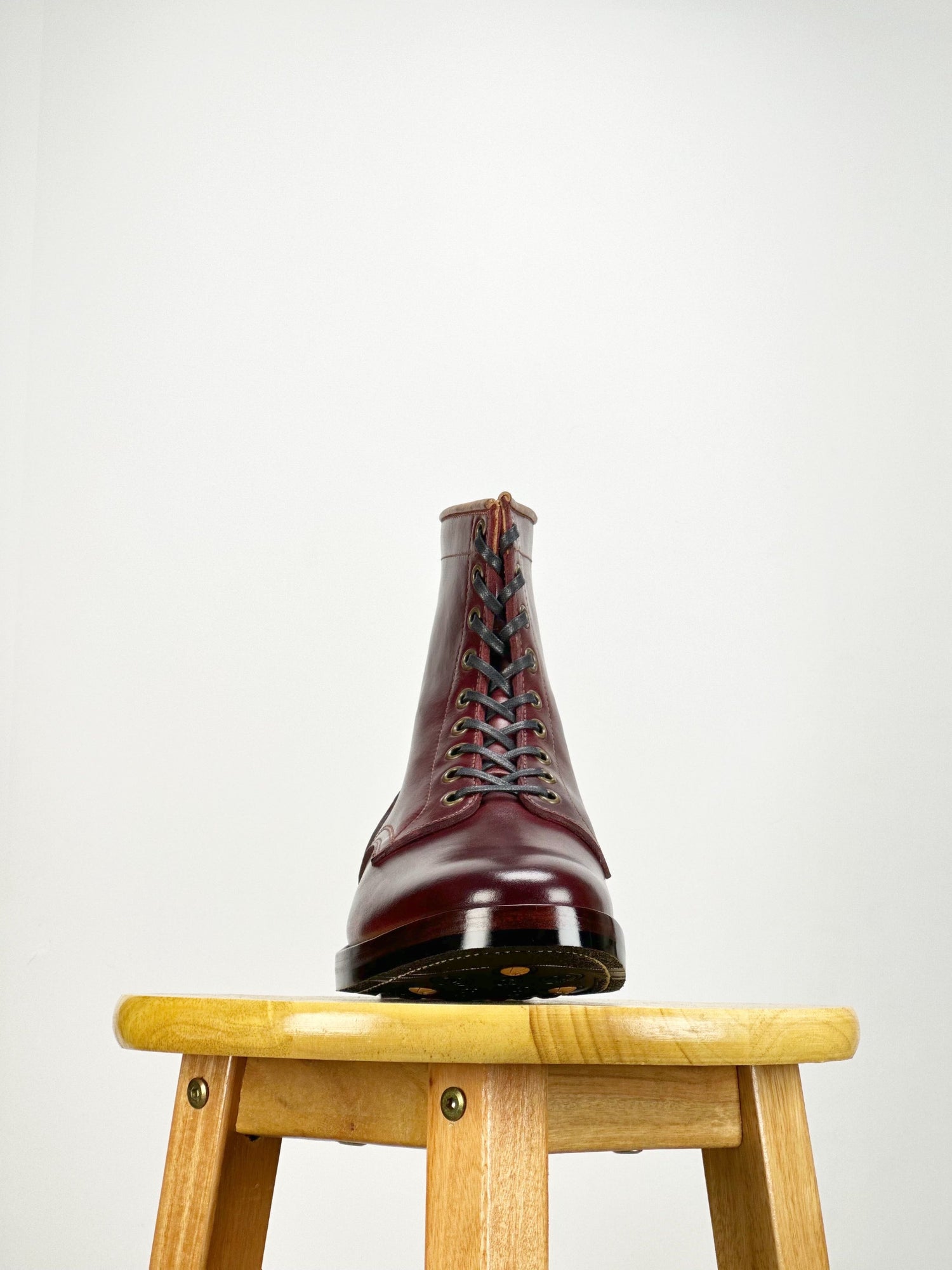 Woodcutting boots MTO - Oiled and waxy cowhide with hand painting in Burgundy