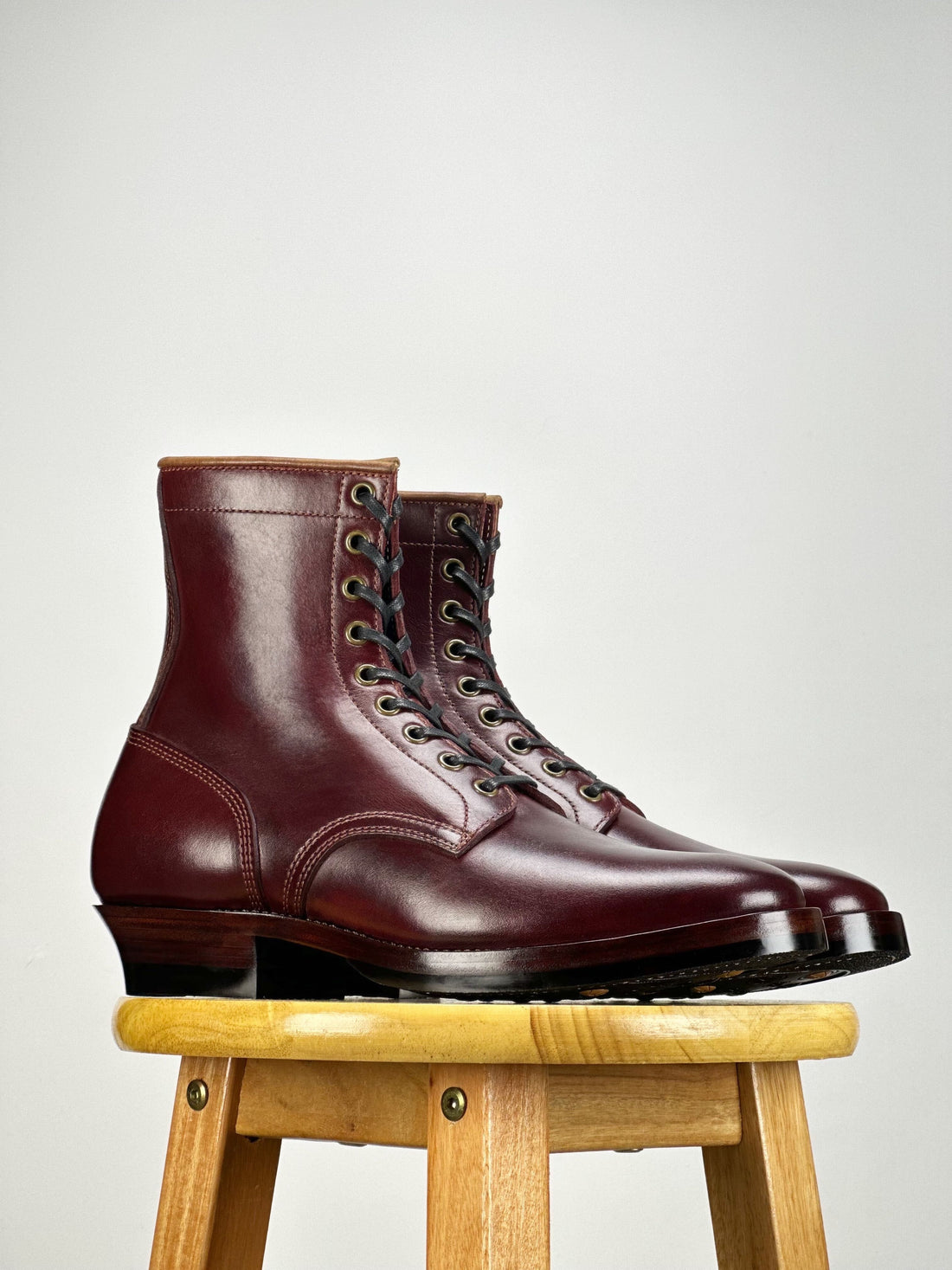 Woodcutting boots MTO - Oiled and waxy cowhide with hand painting in Burgundy