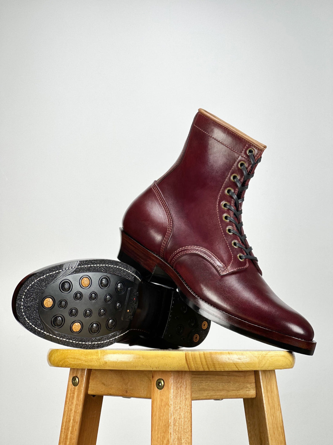 Woodcutting boots MTO - Oiled and waxy cowhide with hand painting in Burgundy