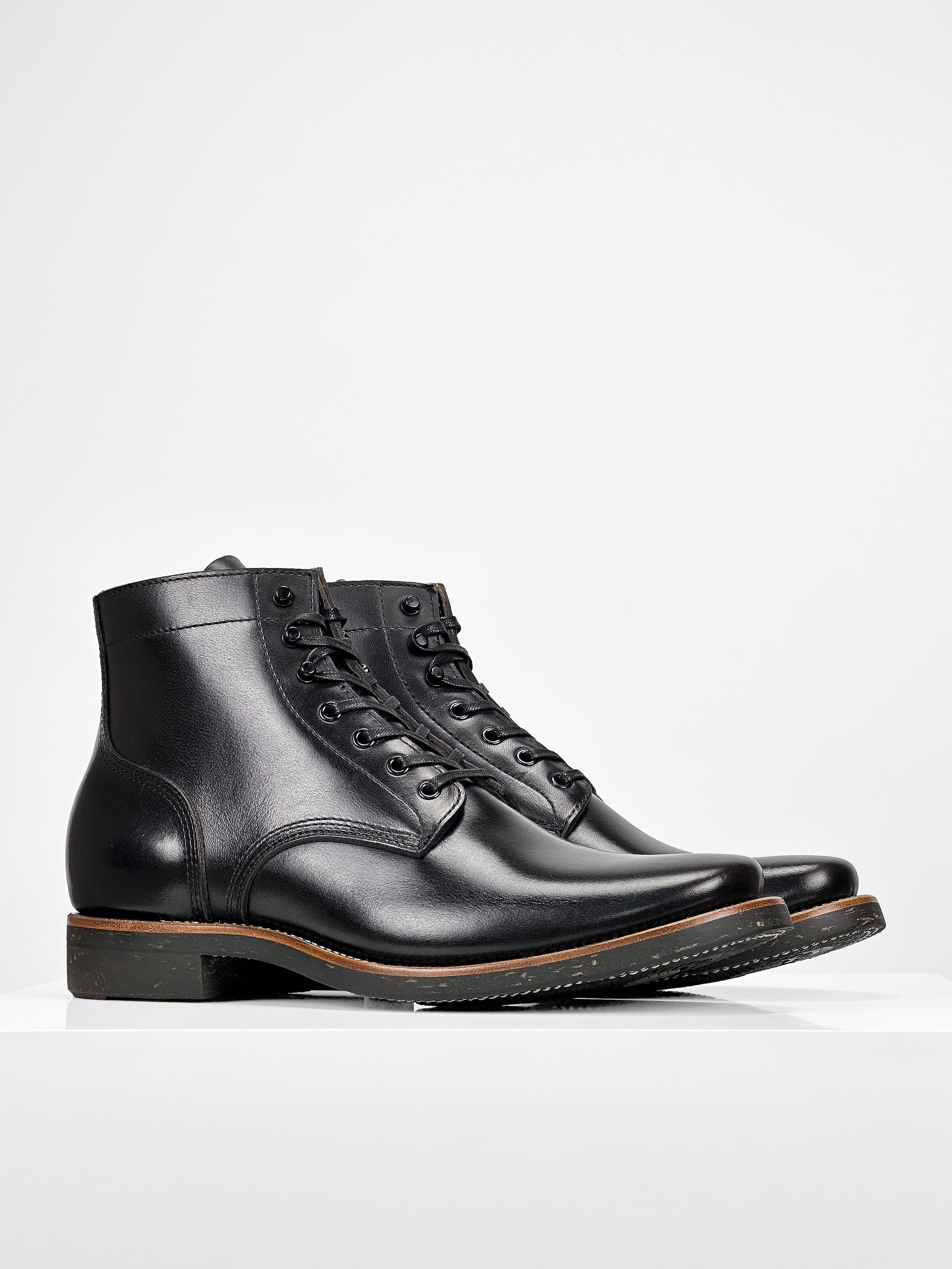 (MTO) - Escape Boots  - Black TeaCore  Cowhide - 5608